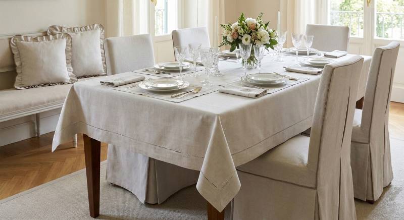 Progettazione tovaglie su misura e tovaglioli coordinati artigianali. - Caffi